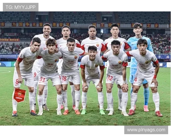 杭州足球队荣登足球技术排行榜第一名引发热议与关注 杭州足球队荣登足球技术排行榜第一名引发热议与关注