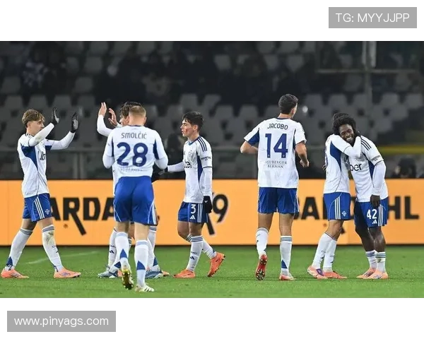 大阪飞脚与鹿岛鹿角的激烈对决展现日本足球的魅力与激情