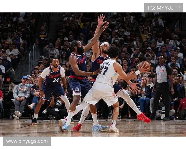 快船与爵士季后赛第三场对决精彩回顾与赛况分析