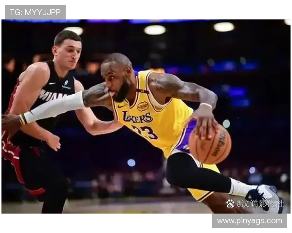 湖人对决热火精彩瞬间回顾大屏幕直播盛况全景展现